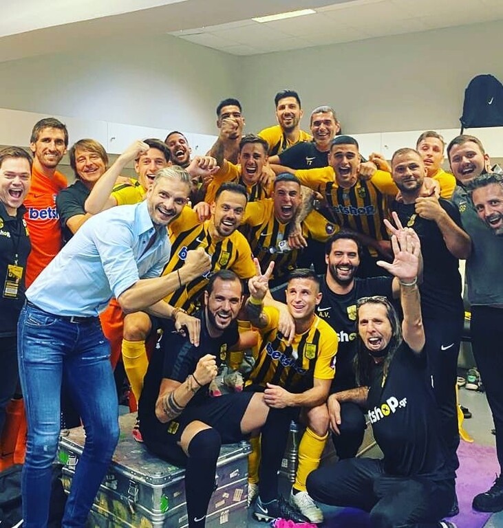 Πάρτι του Άρη στα αποδυτήρια της Τούμπας και μήνυμα Χαριστέα! (photo)