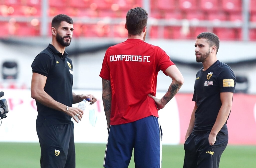 Ολυμπιακός-ΑΕΚ: Τετ α τετ και... πηγαδάκια στο «Γ. Καραϊσκάκης» (photos)