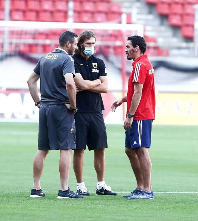 Ολυμπιακός-ΑΕΚ: Τετ α τετ και... πηγαδάκια στο «Γ. Καραϊσκάκης» (photos)