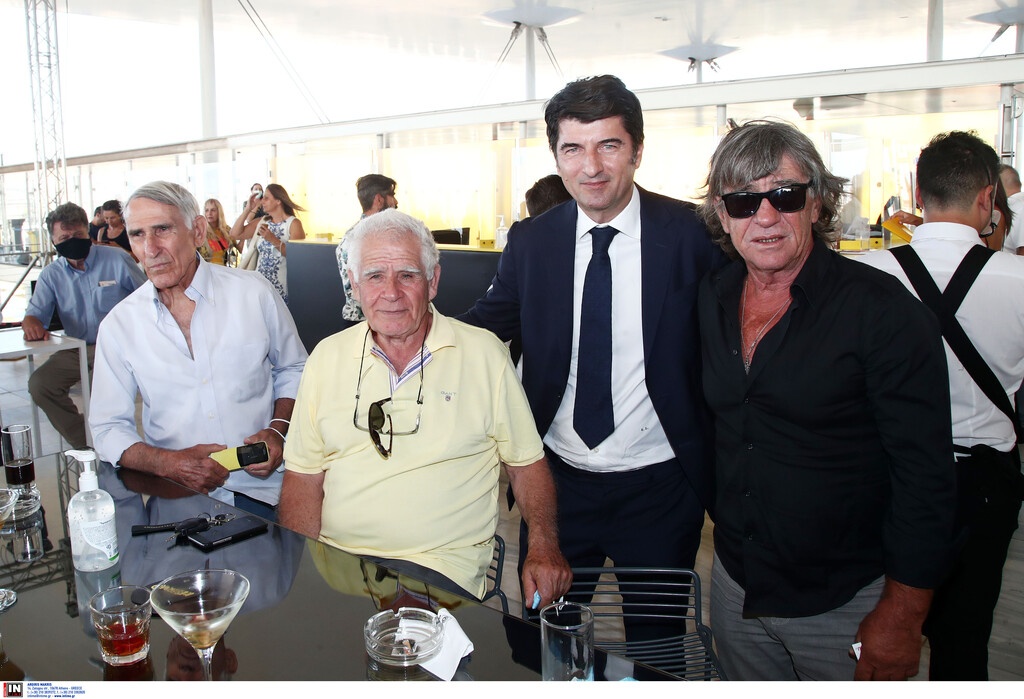 ΑΕΚ: Σύσσωμη η ομάδα για την παρουσίαση της εμπορικής ονοματοδοσίας της Αγια Σοφιάς (photos)