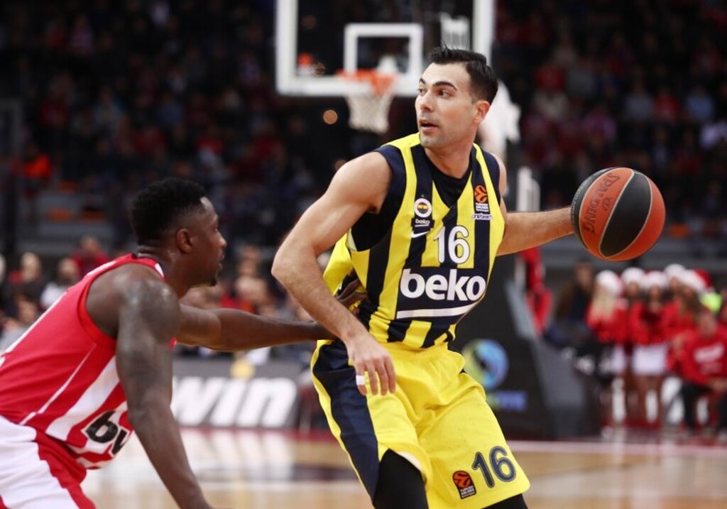 Ολυμπιακός: Η στιγμή της υπογραφής του Σλούκα (photos)