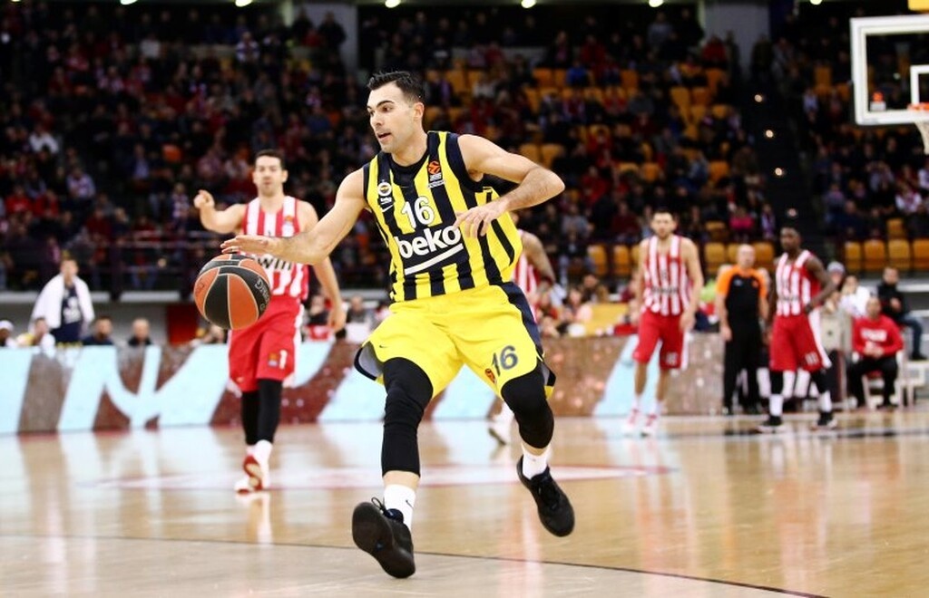 Ολυμπιακός: Η στιγμή της υπογραφής του Σλούκα (photos)