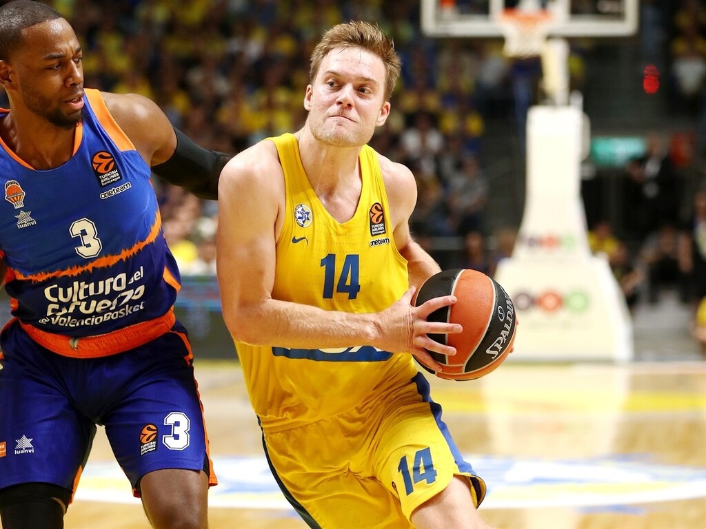 Ούνικς Καζάν: Έκπληξη με Ουόλτερς (photos)