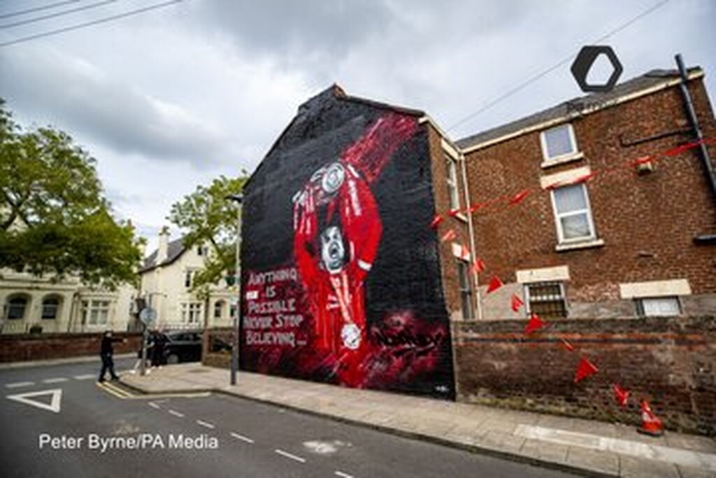 Ο Χέντερσον έγινε γκράφιτι σε δρόμο του Λίβερπουλ (photos)