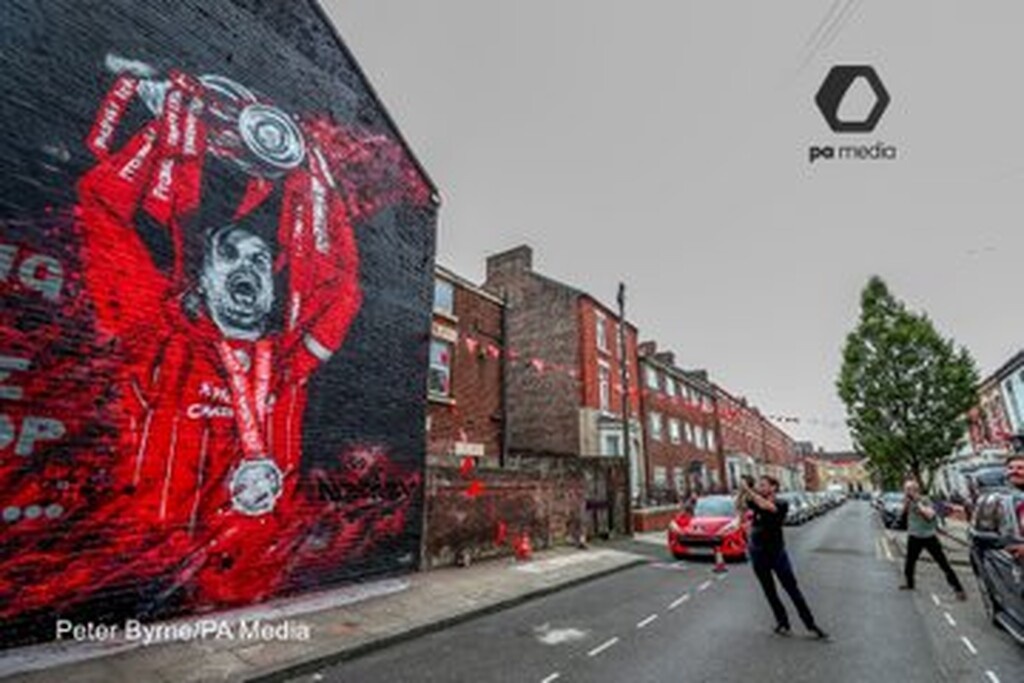 Ο Χέντερσον έγινε γκράφιτι σε δρόμο του Λίβερπουλ (photos)