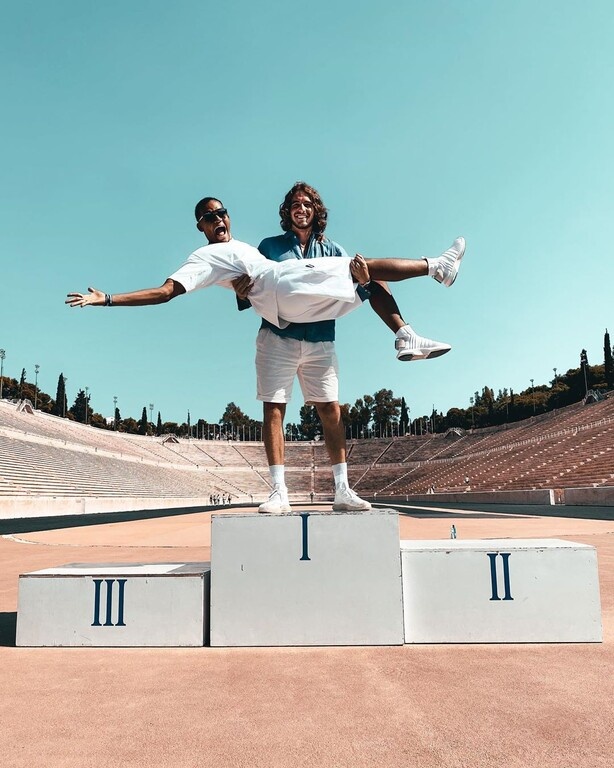 Τουρίστες στην Αθήνα Τσιτσιπάς, Καραλής (photos)