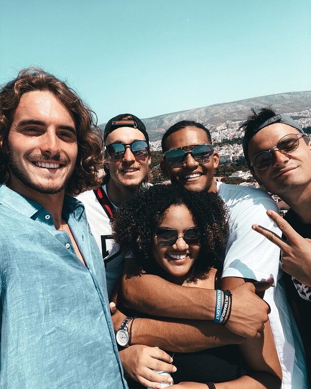 Τουρίστες στην Αθήνα Τσιτσιπάς, Καραλής (photos)