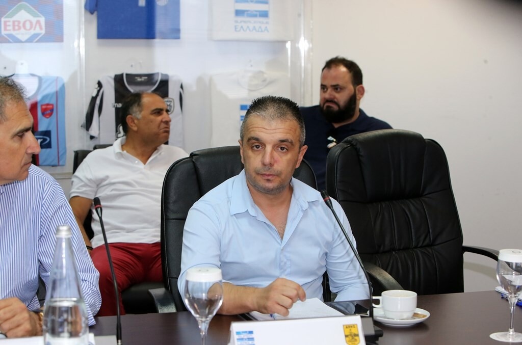 Super League: «Όχι» στην αναδιάρθρωση, απειλεί με αποχή