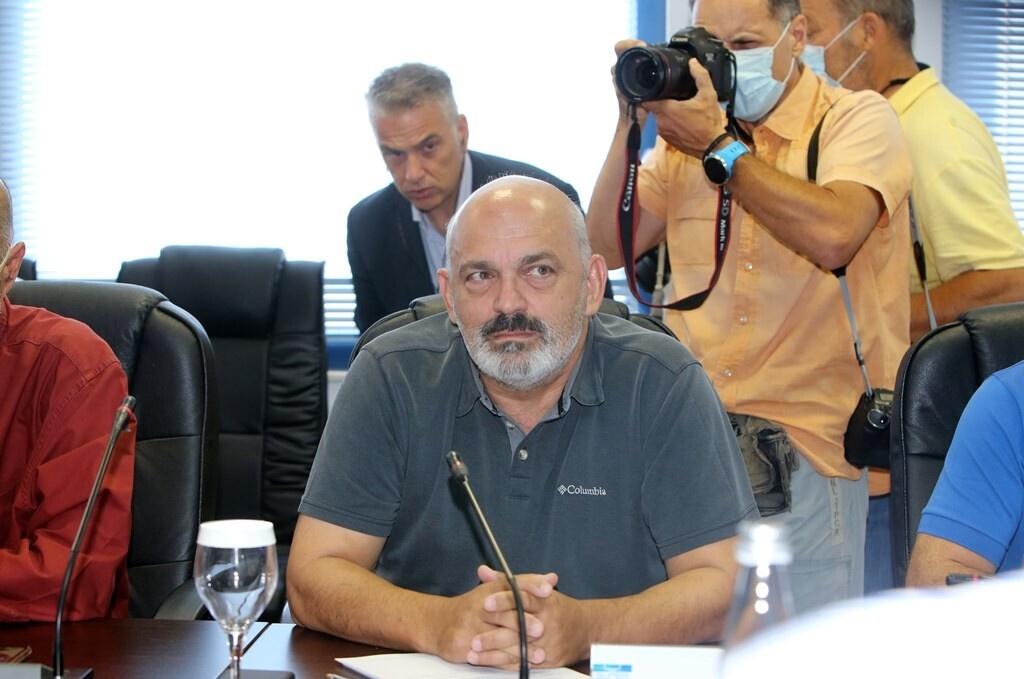 Super League: «Όχι» στην αναδιάρθρωση, απειλεί με αποχή
