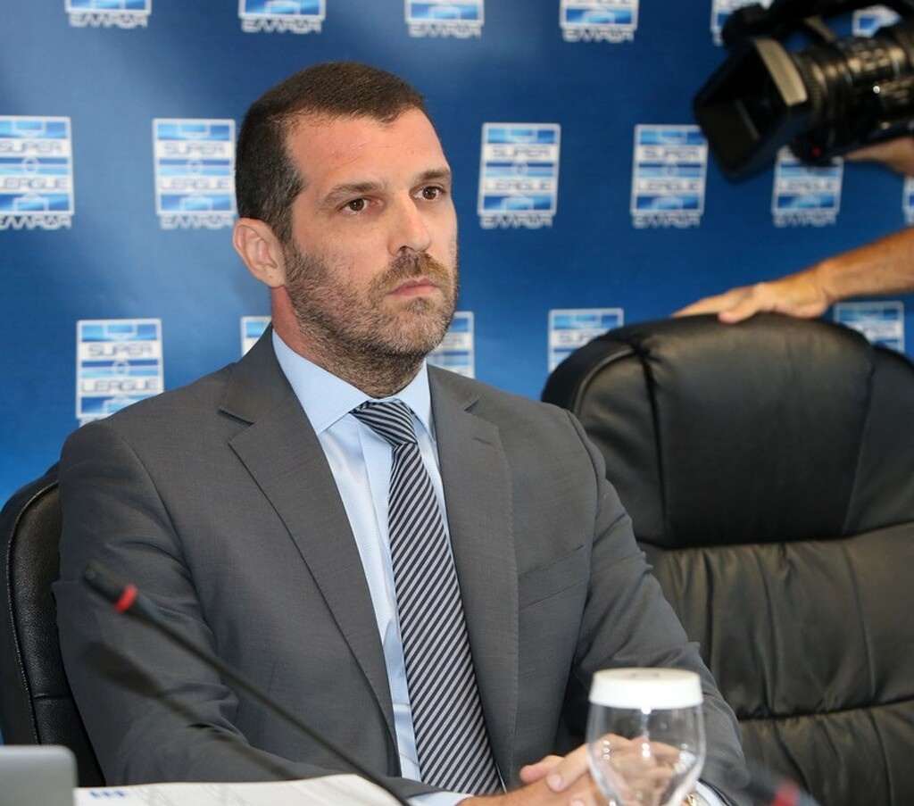 Super League: «Όχι» στην αναδιάρθρωση, απειλεί με αποχή