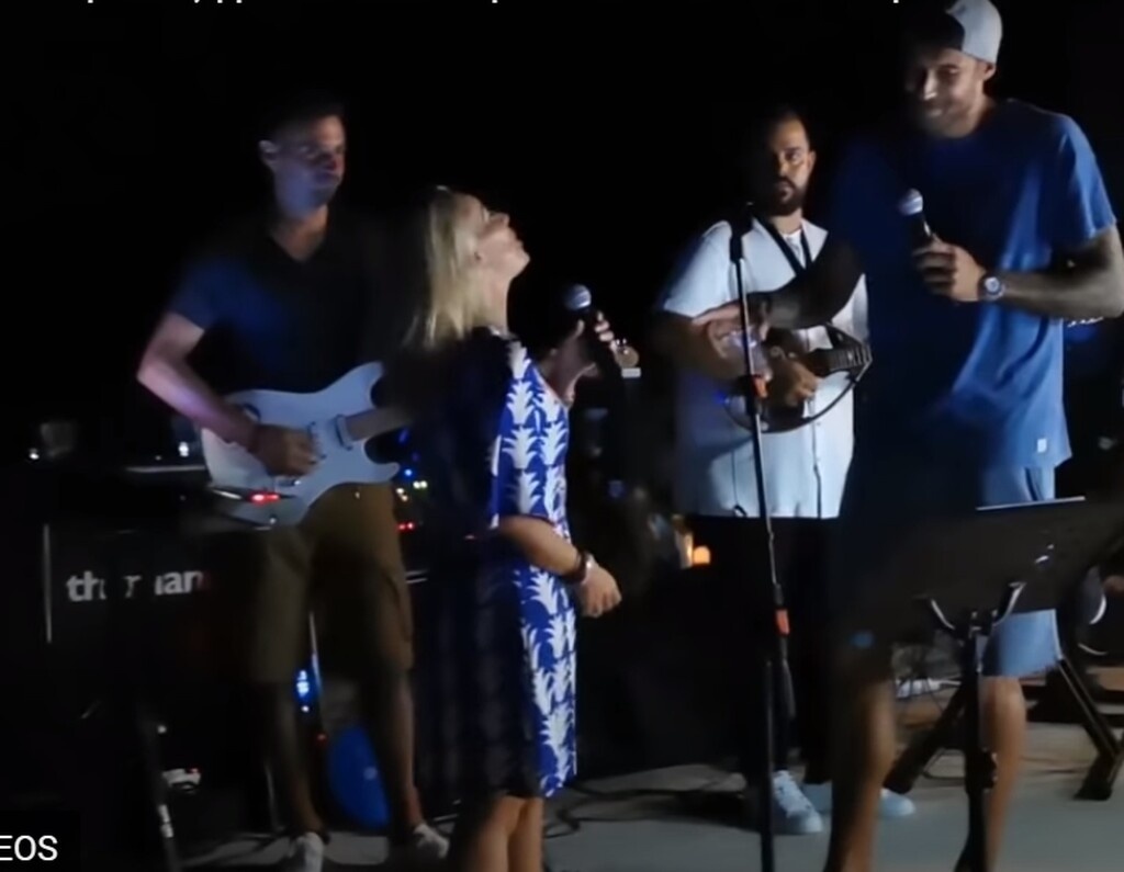 Τρελάθηκε η Μπεκατώρου όταν ο Πρίντεζης έπιασε... μικροφωνο στην Σύρο! (video)