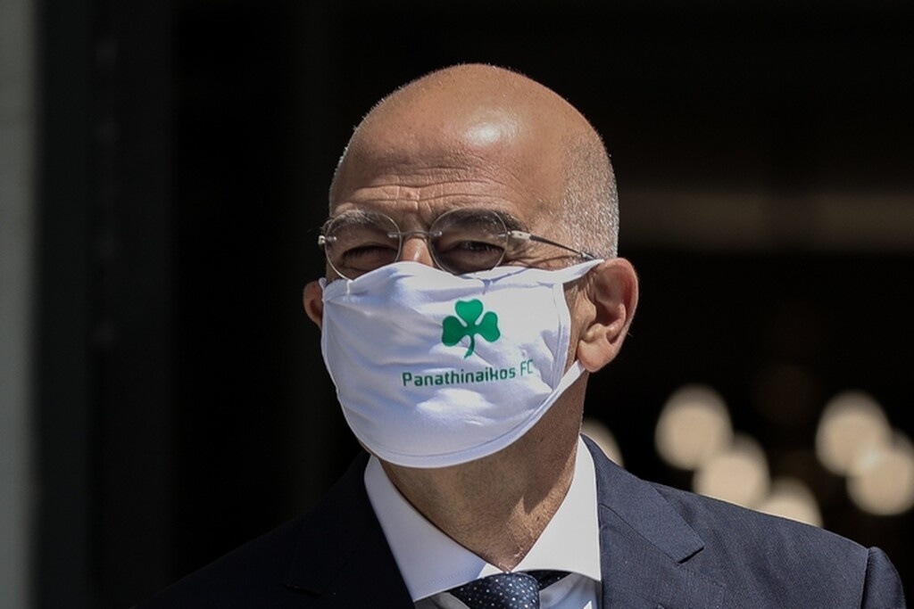 Με μάσκα Παναθηναϊκού ο Δένδιας (photos)