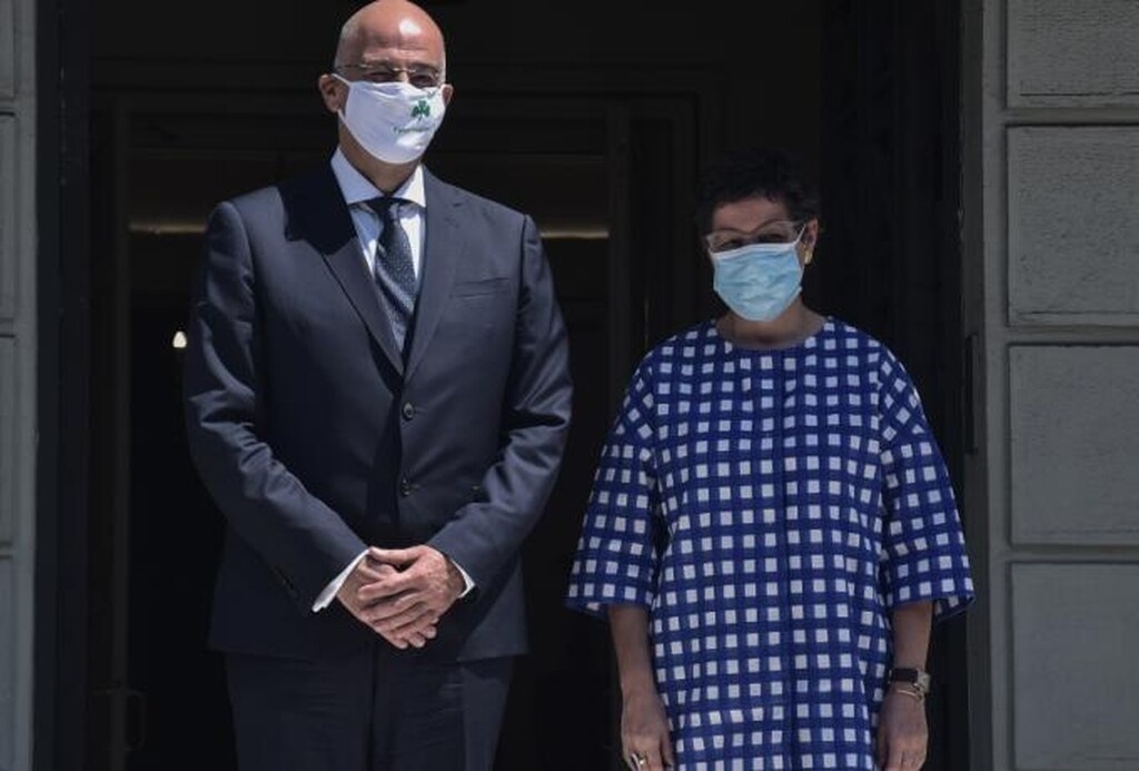 Με μάσκα Παναθηναϊκού ο Δένδιας (photos)