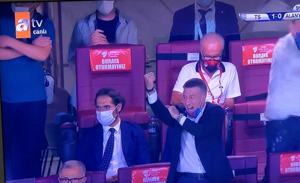 Χαμός στη Τουρκία με τη χειρονομία του προέδρου... (video+photos)