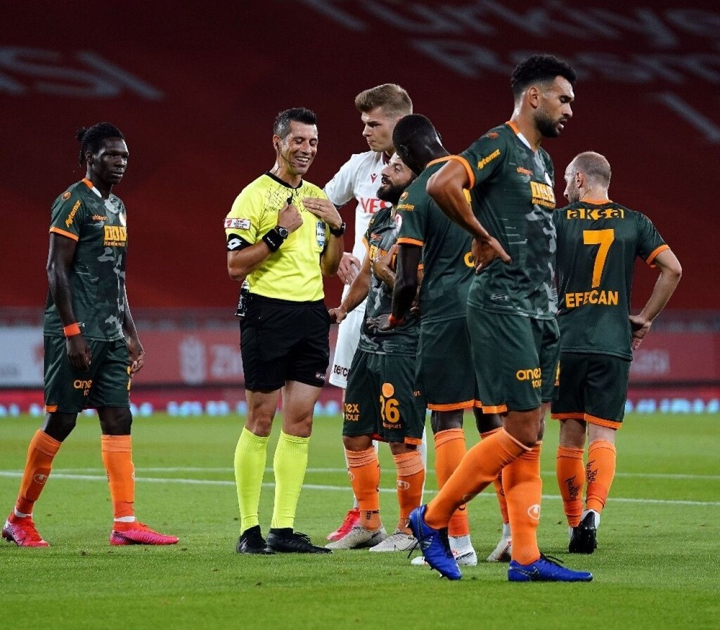 Τράμπζονπορ-Αλάνιασπορ 2-0: Πικρός τελικός για τα ελληνόπουλα (video+photos)