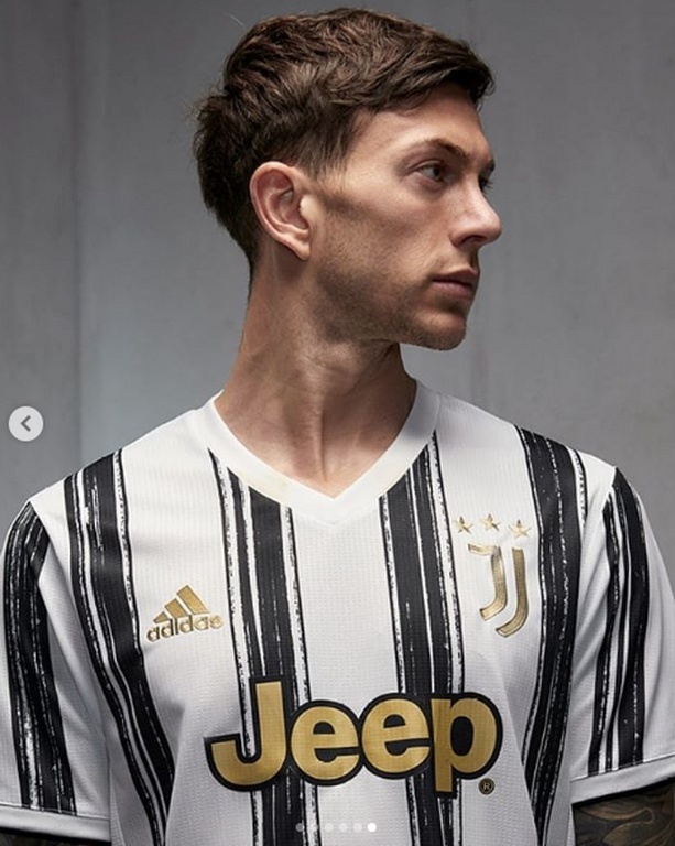 Γιουβέντους: Αποκάλυψη στη νέα εμφάνιση (photos)