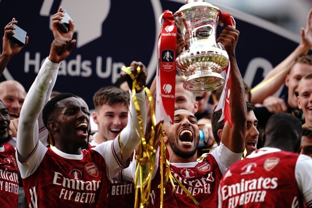 Παπασταθόπουλος: Ο πρώτος Έλληνας με Κύπελλο Αγγλίας! (video+photos)