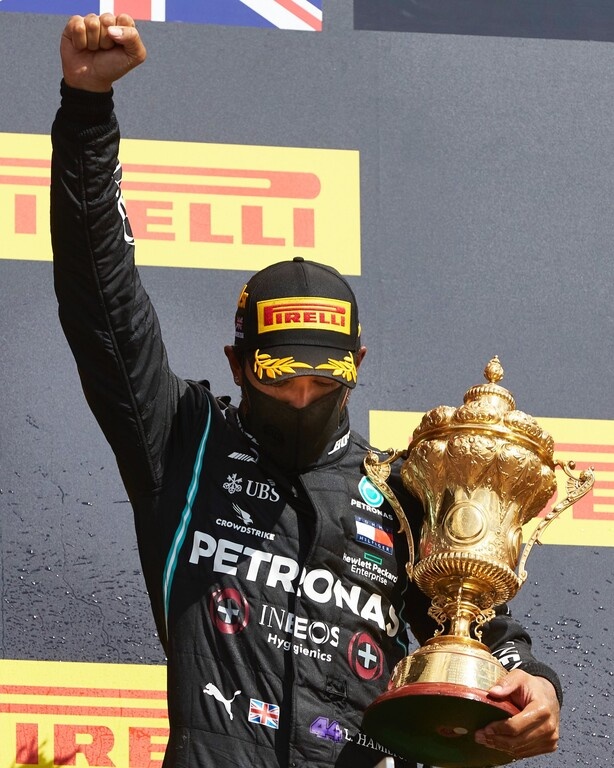 Formula 1: Απίστευτο ρεκόρ του Χάμιλτον – Ξεπέρασε τον Σένα!