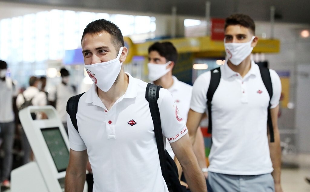 Ολυμπιακός: «Πέταξε» για Αγγλία και… υπέρβαση (photos)