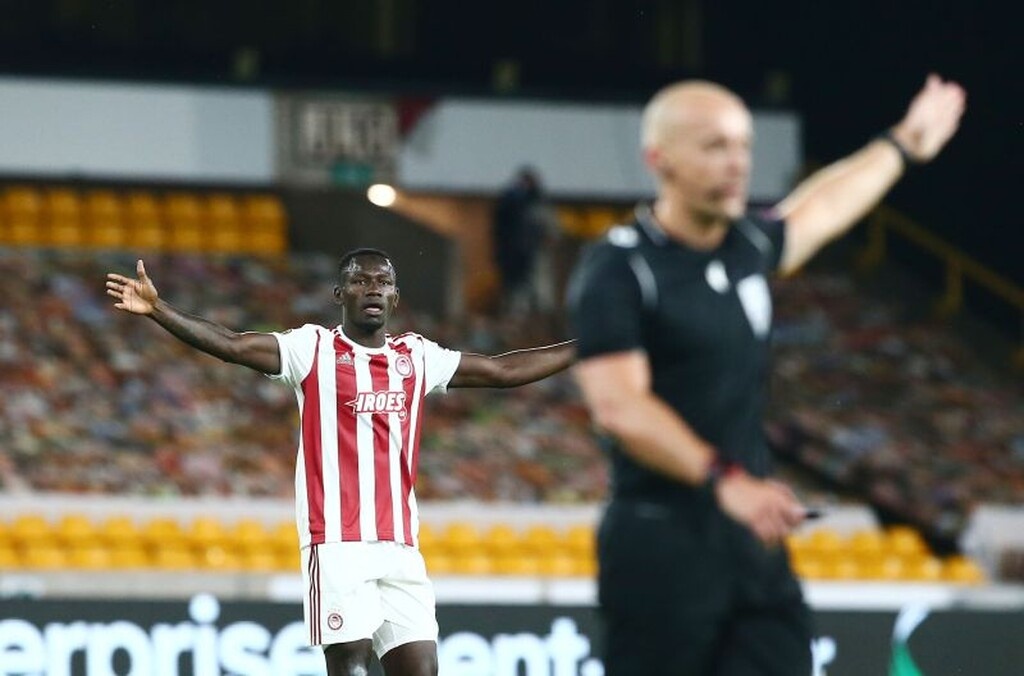 Γουλβς – Ολυμπιακός: «Φωνάζει» για πέναλτι στον Ελ Αραμπί (videos+photos)