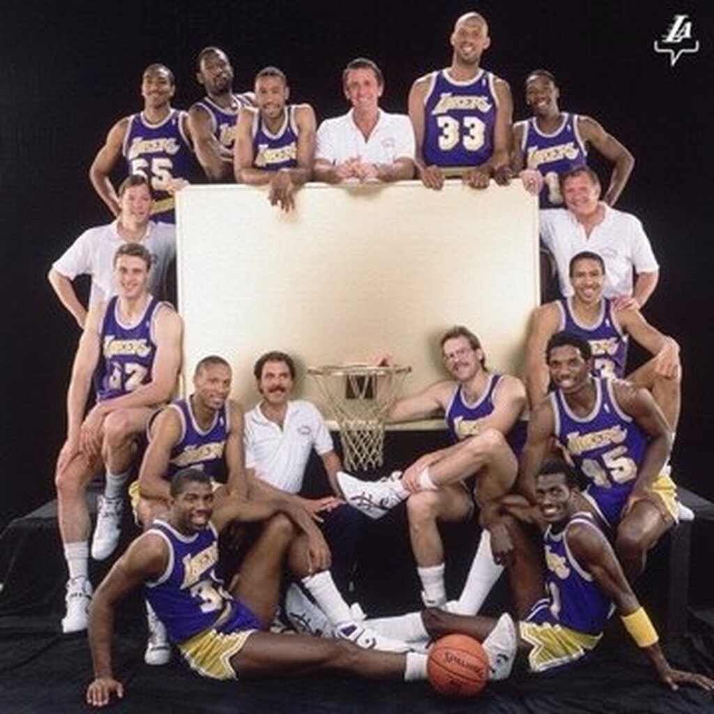 Ο άνθρωπος που επί 46 χρόνια «υπηρετεί» τους Λος Άντζελες Λέικερς (video+photos)