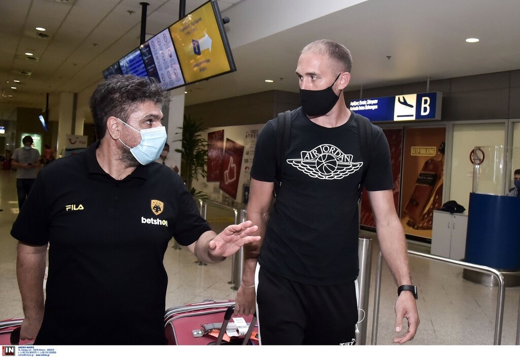 ΑΕΚ: Στην Αθήνα ο Λοτζέσκι (photos)