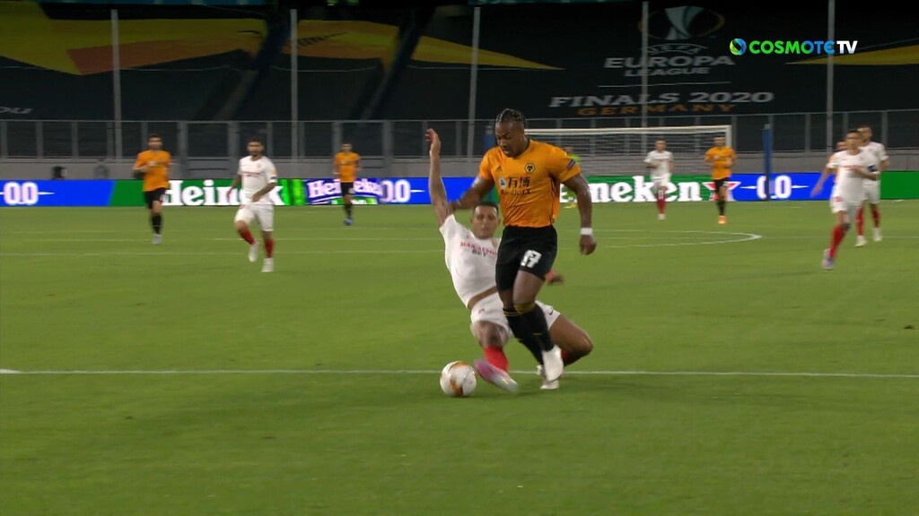 Γουλβς-Σεβίλλη: Έχασε πέναλτι ο Χιμένες, «φωνάζουν» οι Άγγλοι (video+photos)