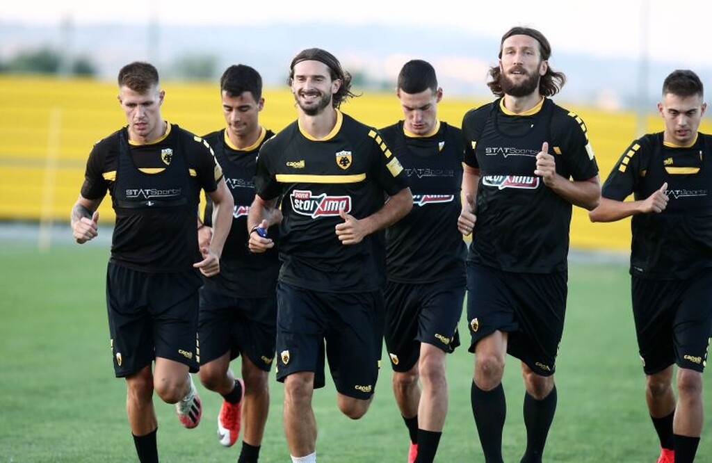 Ο Μάσιμο Καρέρα έκανε γνωστούς και τους 33 ποδοσφαιριστές που θα αποσυρθούν μαζί του σε ξενοδοχείο στην περιοχή της Βραυρώνας και από εκεί θα πηγαίνουν στα Σπάτα για τις καθημερινές προπονήσεις