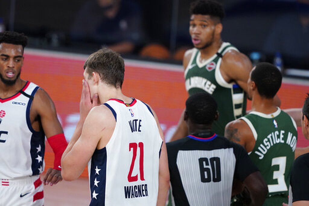 NBA: Κουτουλιά και αποβολή για τον Αντετοκούνμπο, κινδυνεύει με «καμπάνα» (videos+photos)
