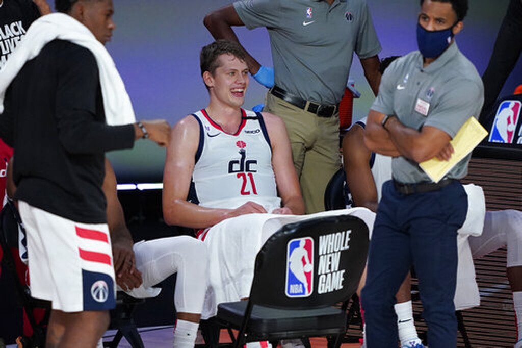 NBA: Κουτουλιά και αποβολή για τον Αντετοκούνμπο, κινδυνεύει με «καμπάνα» (videos+photos)