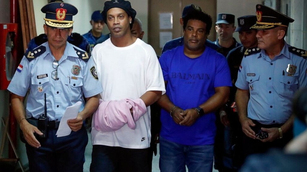 Όχι θα κάτσει να σκάσει ο Ροναλντίνιο: Πάρτι με μοντέλα ενώ ήταν σε κατ οίκον περιορισμό (photos)