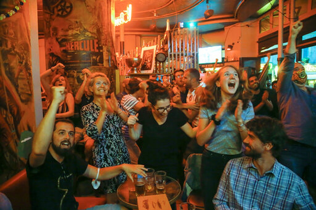 Champions League: Ένταση στο Παρίσι μετά την ιστορική πρόκριση της Παρί (video+photos)