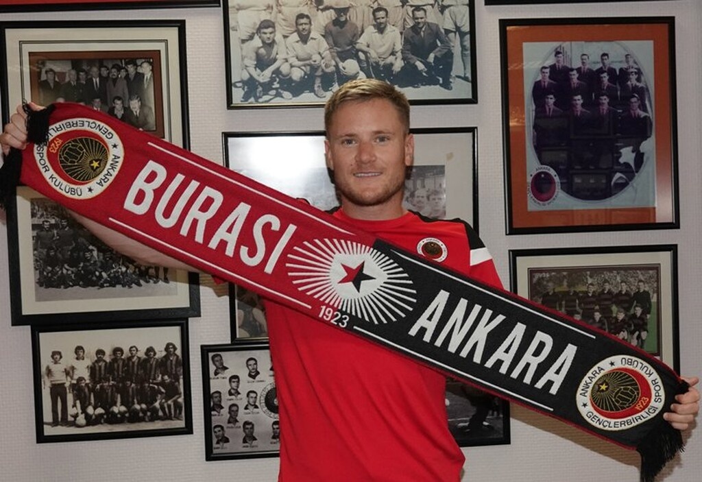 Στην Γκεντσλεμπιρλιγκί ο Γιόχανσον! (Photos)