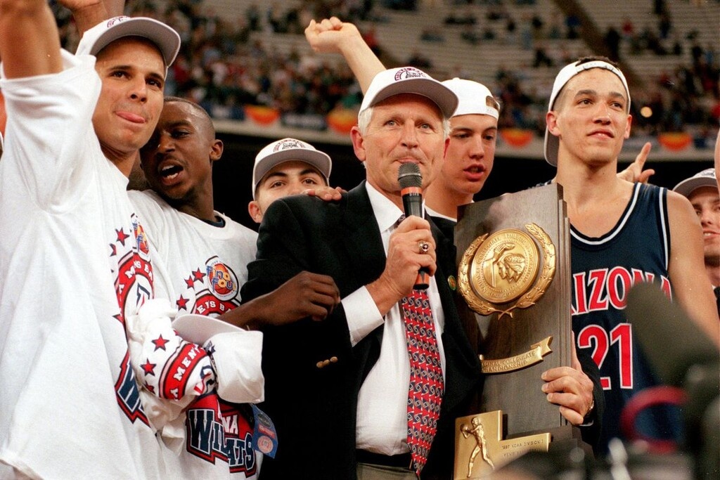 Θρήνος στο NCAA: «Έφυγε» Hall of Famer προπονητής (photos)