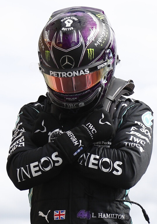 Formula 1: «Έσπασε» τα κοντέρ ο Χάμιλτον και τίμησε τον Μπόουζμαν (photos)