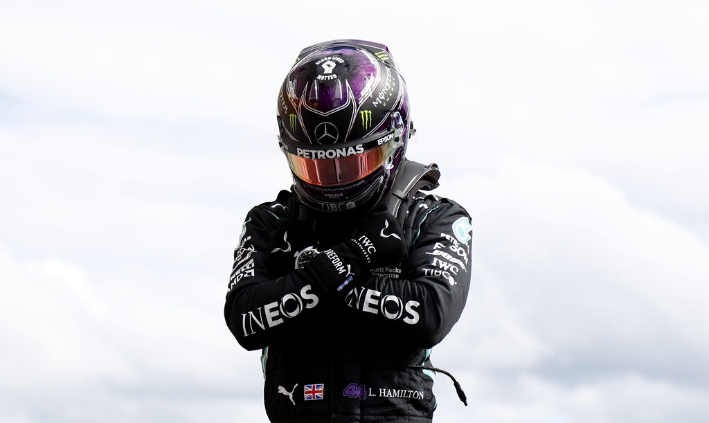 Formula 1: «Έσπασε» τα κοντέρ ο Χάμιλτον και τίμησε τον Μπόουζμαν (photos)