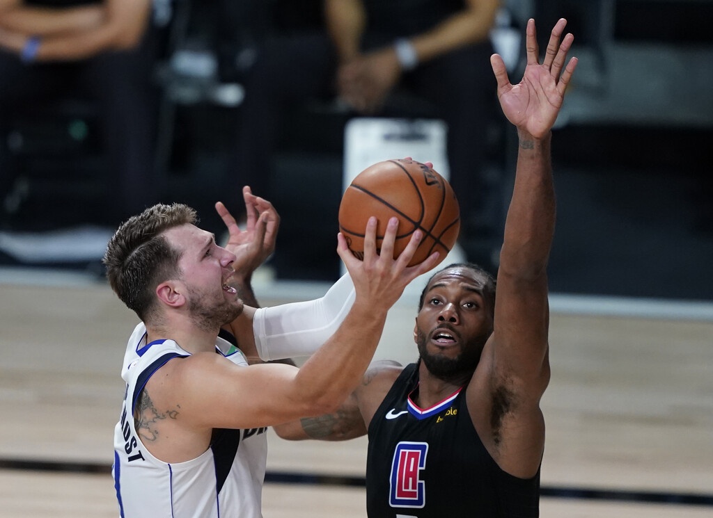 NBA: Ο Λέοναρντ τη «μονομαχία» με τον Ντόνσιτς και οι Κλίπερς την πρόκριση (videos+photos)