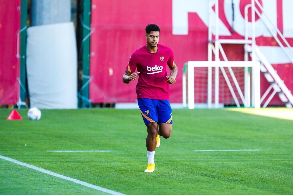 O Μέσι δεν πήγε στην «πρώτη» της Μπαρτσελόνα (photos)