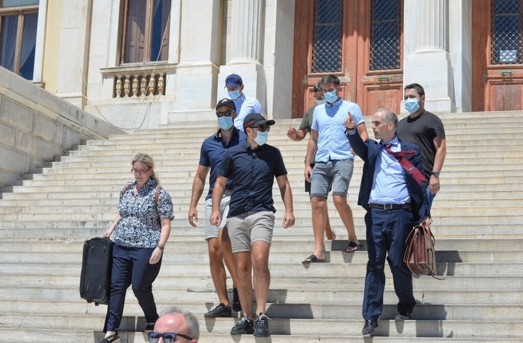 Εσύ έκανες malaka τον κάθε Μαγκουάιρ!