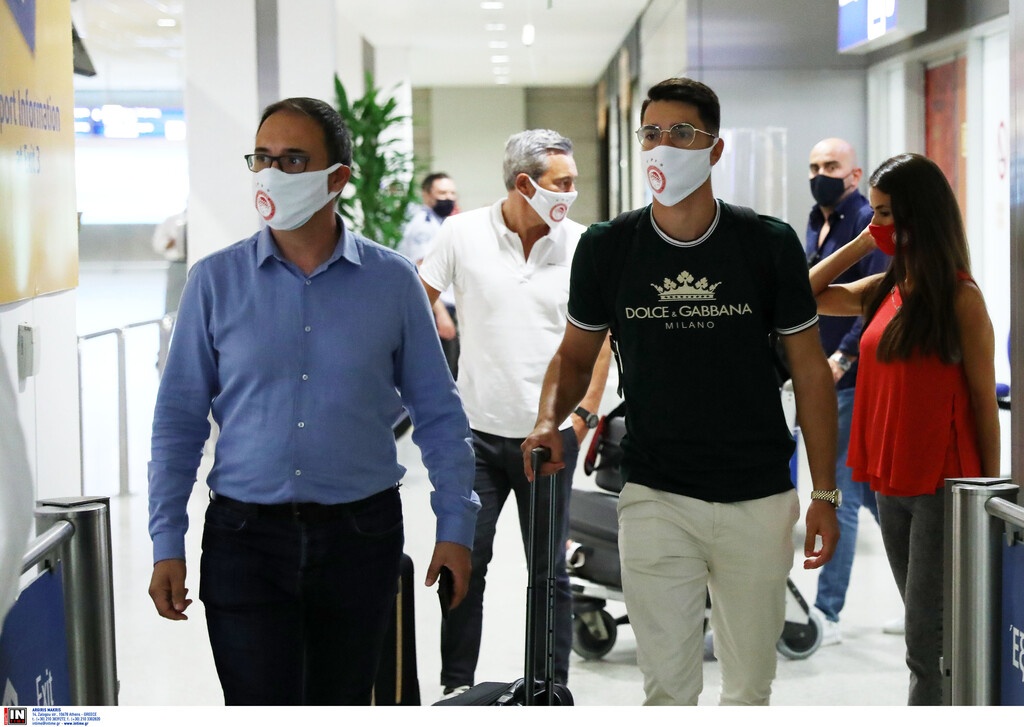 Ολυμπιακός: Έφτασε στην Ελλάδα ο Πέπε (photos)