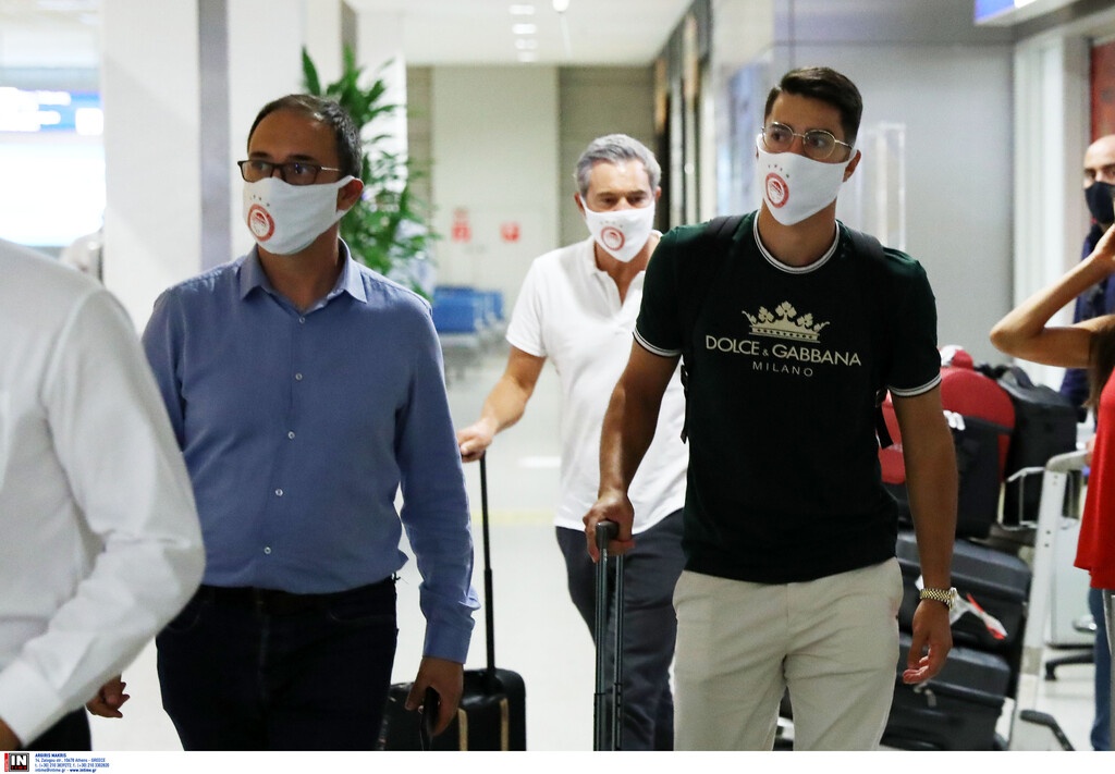 Ολυμπιακός: Έφτασε στην Ελλάδα ο Πέπε (photos)