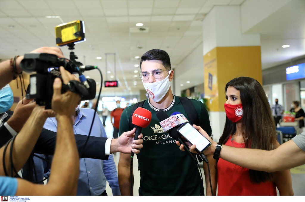 Ολυμπιακός: Έφτασε στην Ελλάδα ο Πέπε (photos)