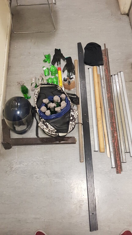 Επεισόδια με τραυματίες αστυνομικούς και συλλήψεις στην Καλλιθέα! (photos)