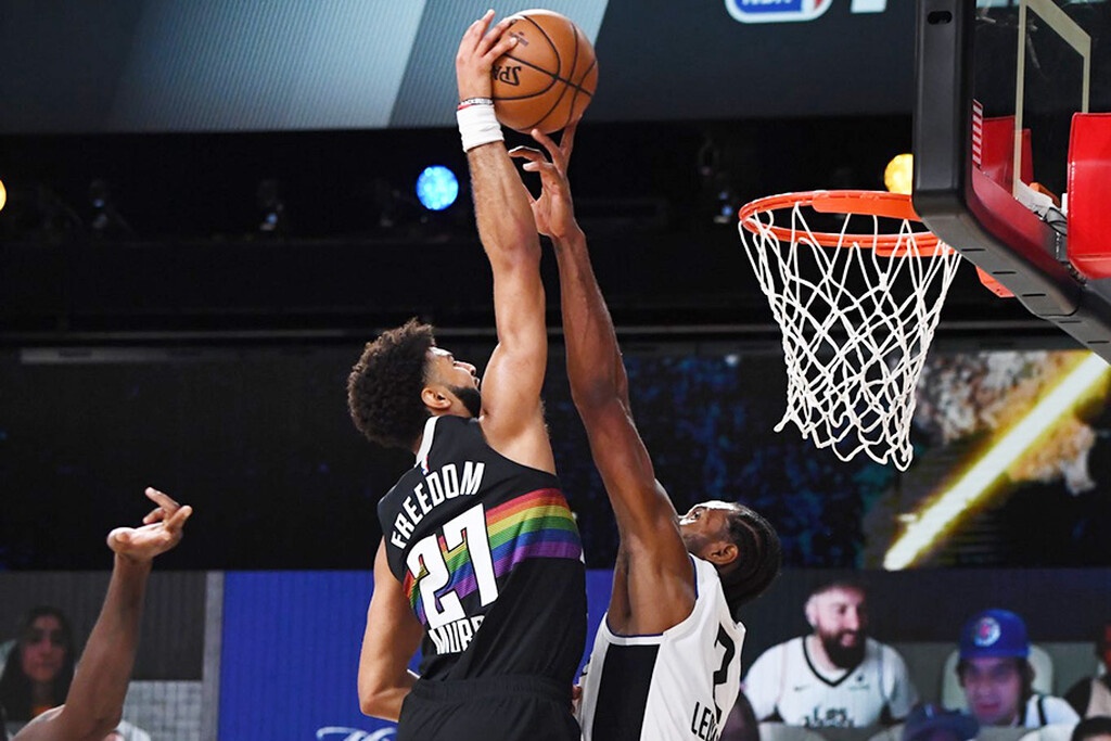 NBA: Η τάπα του Λέοναρντ με... το μεσαίο δάχτυλο (video+photos)