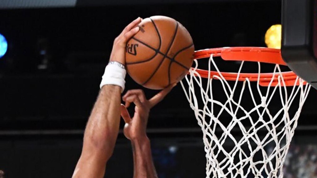 NBA: Η τάπα του Λέοναρντ με... το μεσαίο δάχτυλο (video+photos)