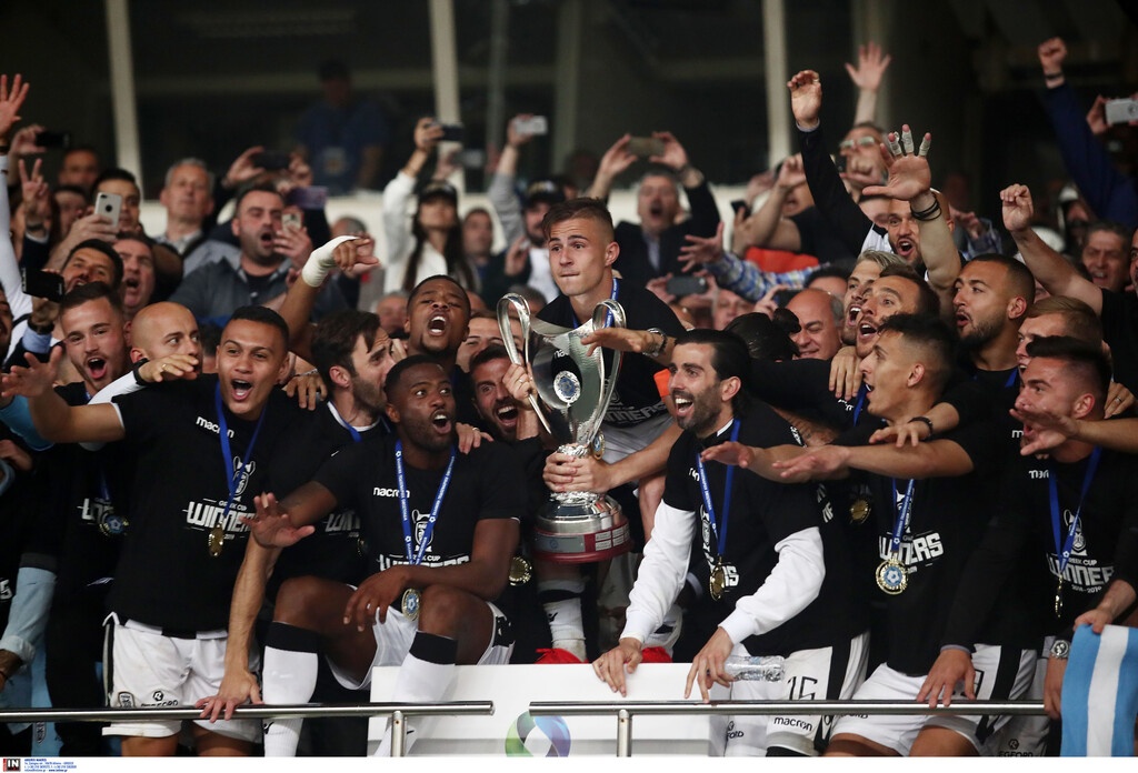 2 ομάδες έχουν μπορέσει να κατακτήσουν το τρόπαιο τρεις συνεχόμενες σεζόν. Ο Παναθηναϊκός το διάστημα 1992-1995 κι ο ΠΑΟΚ τις τρεις τελευταίες σεζόν.