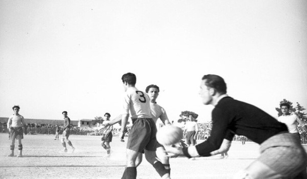 1949 η πρώτη χρονιά που ο τροπαιούχος αναδείχθηκε στην παράταση. Μάλιστα, αυτό συνέβη σε επαναληπτικό τελικό, όπου η ΑΕΚ νίκησε 2-1 τον Παναθηναϊκό, μετά το 0-0 του πρώτου αγώνα.