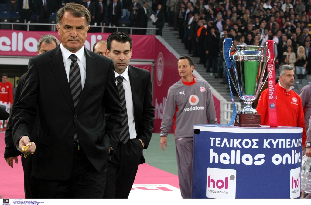 4 διαφορετικές ομάδες έχει οδηγήσει στον τελικό ως προπονητής ο Ντούσαν Μπάγεβιτς. Την ΑΕΚ, τον Ολυμπιακό, τον ΠΑΟΚ και τον Άρη. Επίδοση που αποτελεί ρεκόρ, όπως και τα τρία τρόπαια που μετράει (το έχασε μόνο με τον Άρη).