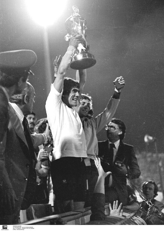 3/4 μετράει κι ο Νίκος Σαργκάνης, ο οποίος είναι αντίστοιχα ο μοναδικός ποδοσφαιριστής που έχει παίξει τελικό με τέσσερις διαφορετικές ομάδες. Με την Καστοριά, τον Ολυμπιακό, τον Παναθηναϊκό και τον Αθηναϊκό. Το έχασε μόνο με την ομάδα του Βύρωνα.