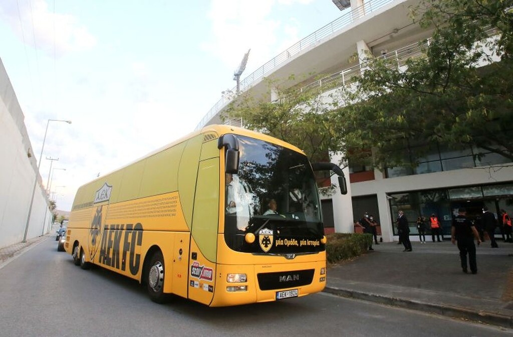 ΑΕΚ – Ολυμπιακός: Η «κιτρινόμαυρη» άφιξη (video+photos)